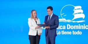 El ministro David Collado visita Colombia, anuncia acuerdos y nuevas rutas