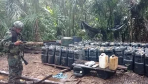 Militares venezolanos incautan 10,000 litros de químicos para procesar drogas