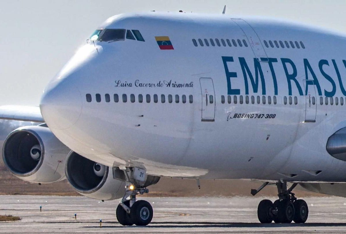 Tripulante de avión retenido en Argentina niega vínculos con terrorismo