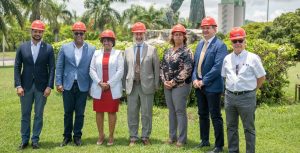 Embajador de Italia en RD visita planta de producción cementera en Palenque