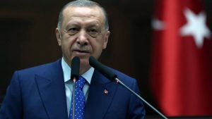 Turquía afirma que Suecia y Finlandia extraditarán y cesarán apoyo a kurdos