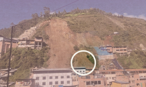 Deslizamiento de un cerro cae sobre unas 50 casas en sierra de Perú