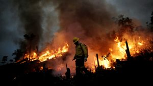 Incendios en Amazonía brasileña suben en primer semestre y prenden alarmas