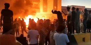 Manifestantes irrumpen en el Parlamento libio de Tobruk
