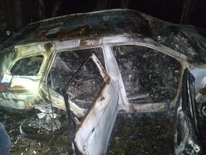 Policía informa hallaron yipeta quemada en Monte Plata