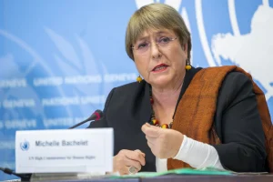 Bachelet dice que en Ucrania ambas partes han violado normas internacionales