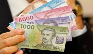 Dólar en Chile llega a los 1.000 pesos y cierra en nuevo máximo histórico