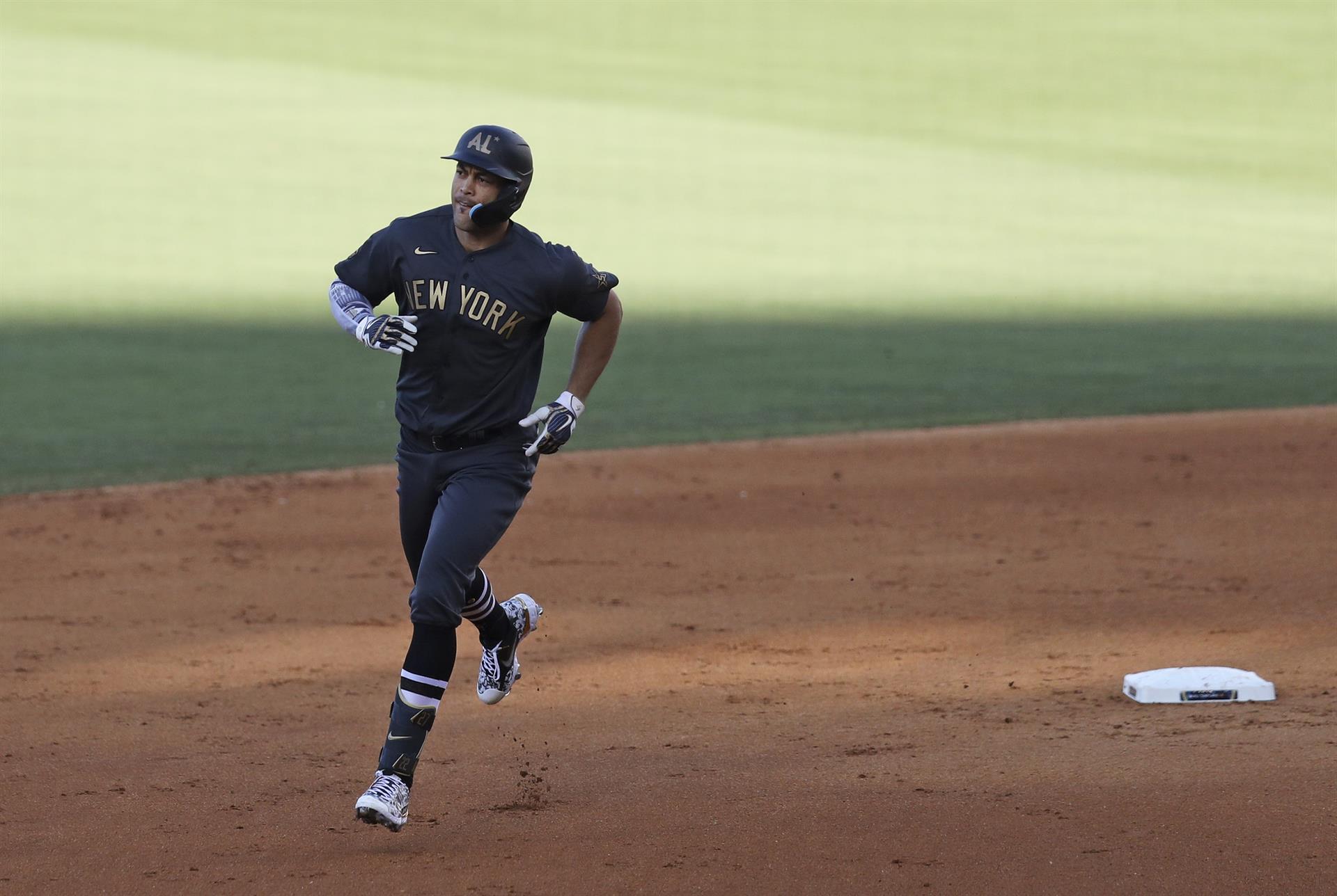 El impresionante tiro de Mookie Betts en Tampa