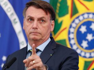 Bolsonaro dice extrañar lo ocurrido en escrutinio de elecciones en Brasil