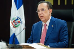 Presidente Abinader ratifica a Héctor Valdez Albizu en el Banco Central