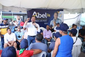 Abel Martínez: "Mientras el Gobierno habla de buenas intenciones los dominicanos viven un infierno"