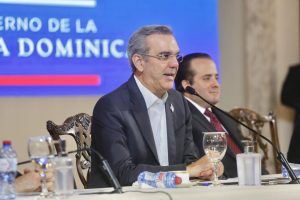El presidente Abinader retoma sus labores tras regresar de Colombia