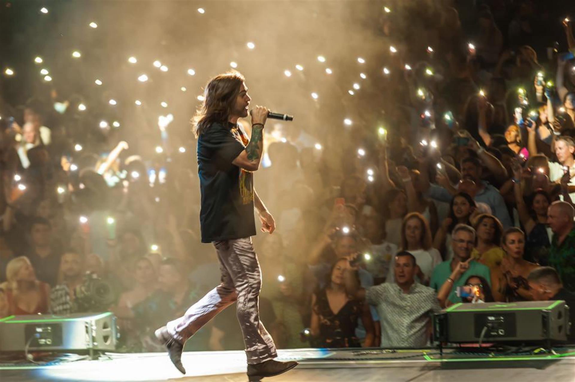 Juanes, El Niño Gigante De Medellín Convertido En Estrella, Cumple 50 ...