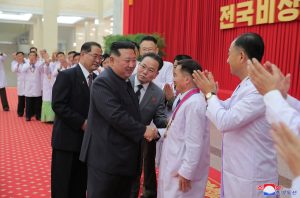 Pionyang declara "victoria" sobre la covid-19, que Kim Jong-un habría pasado