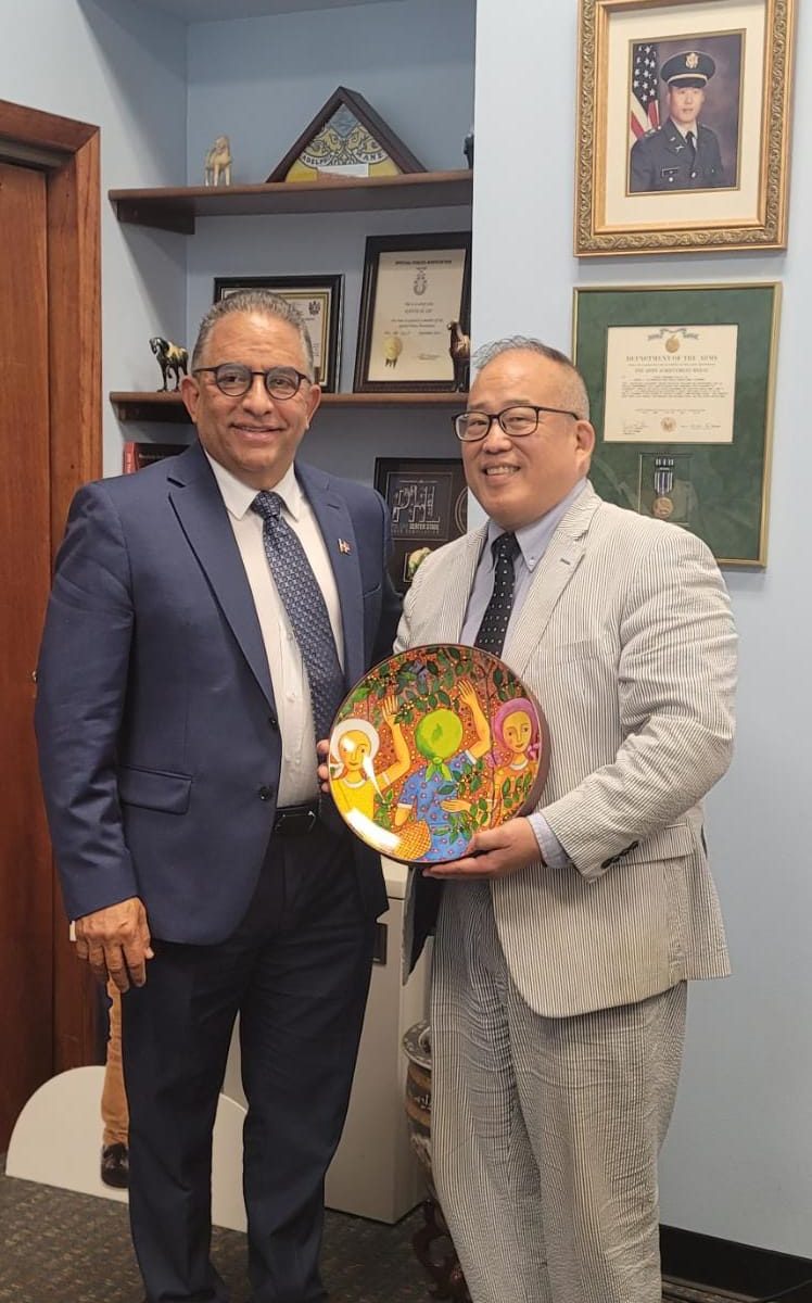 Cónsul de RD en Pennsylvania visita al concejal David Oh para estrechar vínculos en favor de los dominicanos