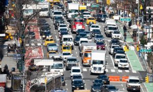 Cobrarían por conducir después calle 60 al sur Manhattan; miles choferes dominicanos serían afectados