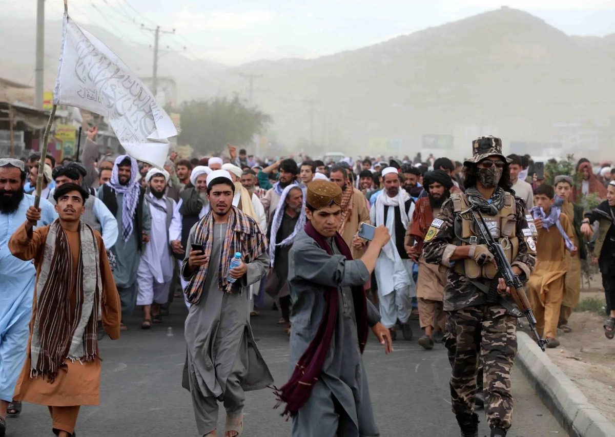 EE.UU. descarta liberar fondos afganos por vínculos de talibanes con Al Qaeda