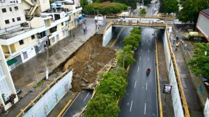 (VIDEO) Fuertes lluvias provocan estragos en Santiago
