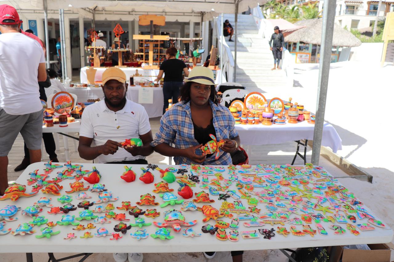 Inauguran primera feria de productores y compradores mayoristas de artesanías en Punta Cana 2 Noticias Confirmadas Inauguran primera feria de productores y compradores mayoristas de artesanías en Punta Cana Noticias Confirmadas