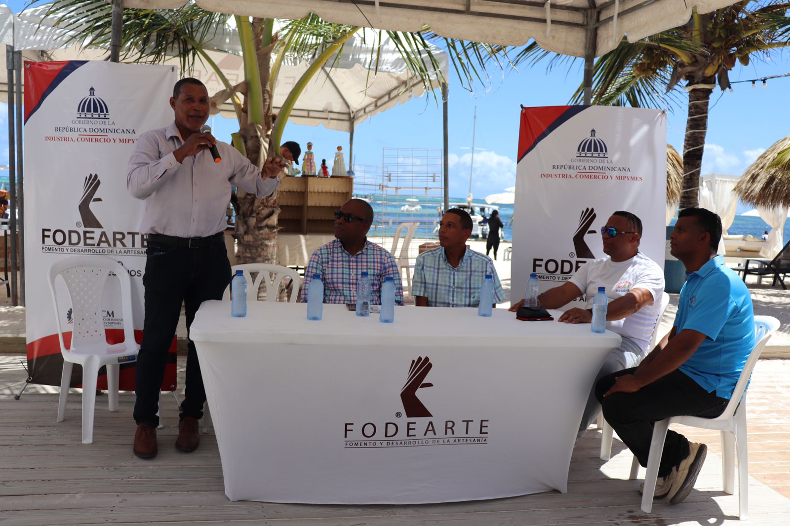 Inauguran primera feria de productores y compradores mayoristas de artesanías en Punta Cana 1 Noticias Confirmadas Inauguran primera feria de productores y compradores mayoristas de artesanías en Punta Cana Noticias Confirmadas