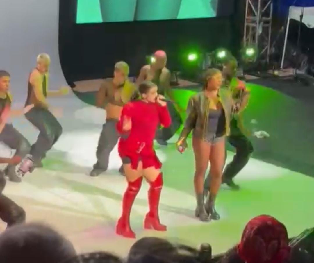 (VIDEO) Rosalía y Tokischa interpretan “Linda” en Altos de Chavón