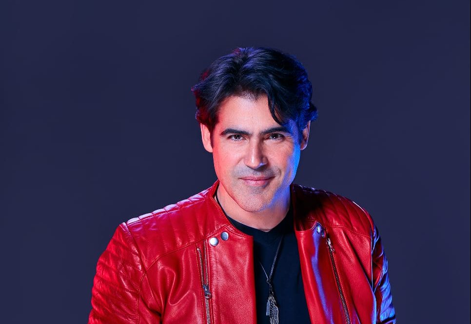 José Guillermo es Mario Postigo en “Hoy No Me Puedo Levantar”