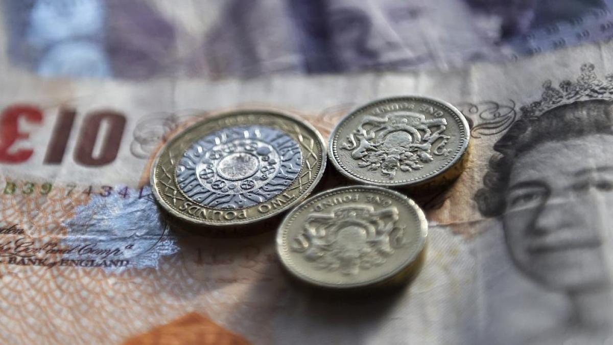 The British pound falls to its lowest level since 1985