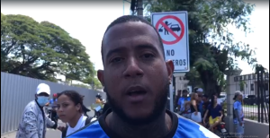 (VIDEO) Familiares de mecánico asesinado en Santiago exigen justicia