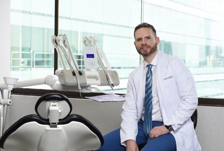 Benavides considerado un máster en diseño de sonrisas narturales El