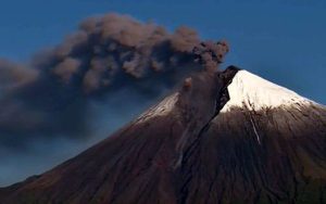 El volcán ecuatoriano Sangay genera 874 explosiones pequeñas en un día