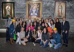Develan pintura de la Virgen de la Altagracia en la Catedral de Sal de Zipaquirá