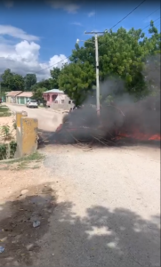(VIDEO): Residentes en Azua dicen no a la instalacion de planta eléctrica de la empresa Karpowership