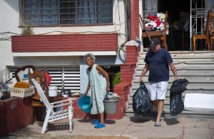 El caos que dejó Ian en Cuba atiza el descontento social y las protestas