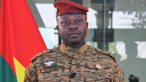 Dimite el líder derrocado el viernes por un golpe de Estado en Burkina Faso