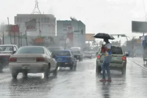 Onamet prevé aguaceros en algunos puntos del país; vigila onda tropical  