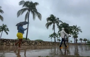 Sistema de baja presión en el Caribe puede fortalecerse rumbo a Centroamérica