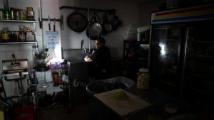 Unos 250.000 abonados de red eléctrica en Puerto Rico se quedan sin luz