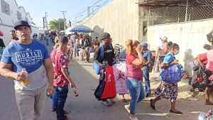 Comerciantes del ‘mercado de pulgas’ en Santiago dicen están “pasando el mar negro” con bajas ventas 