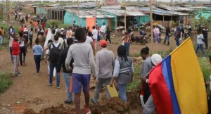 Un desalojo de 1.500 familias provoca tensión en la ciudad colombiana de Cali