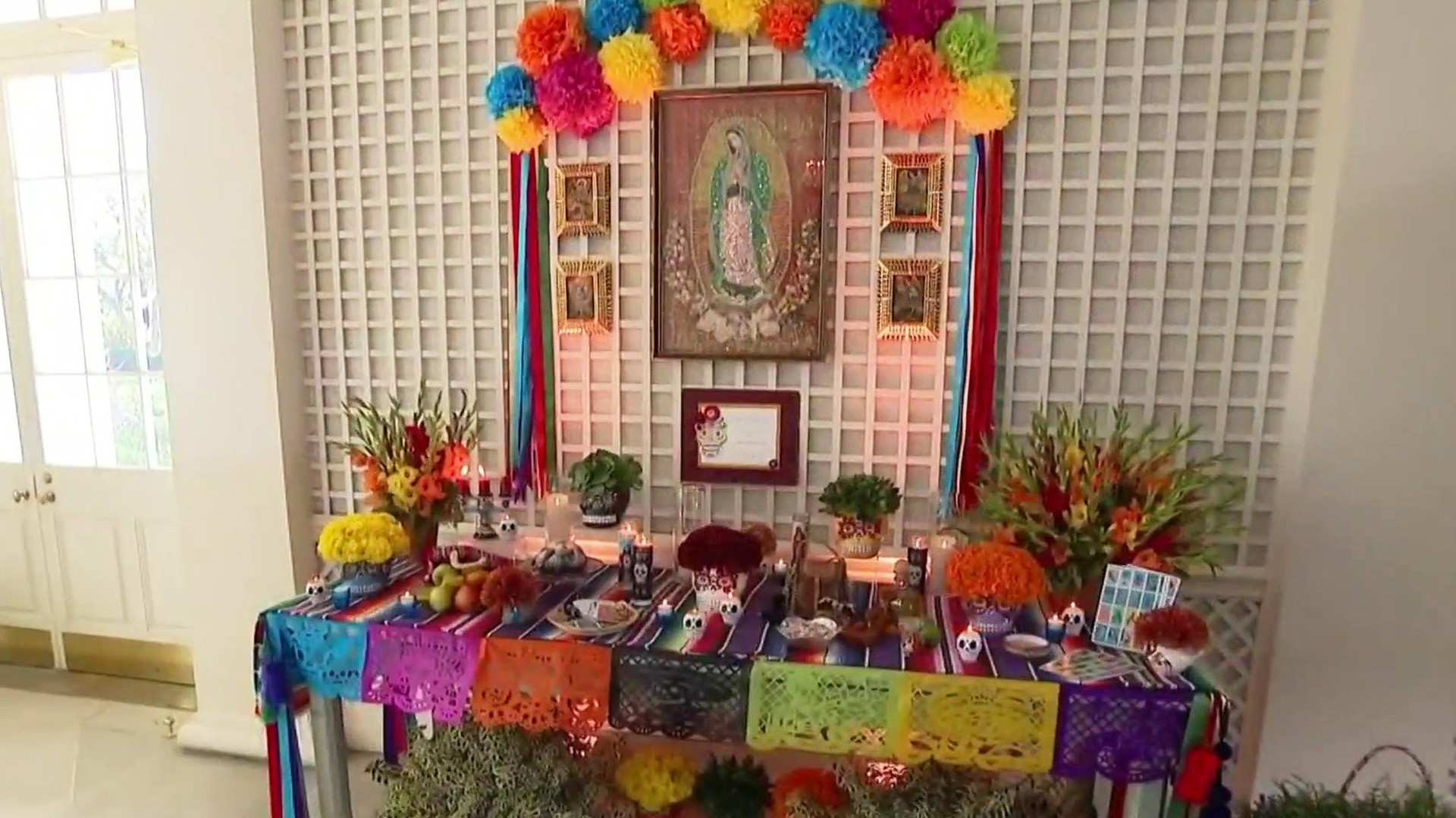 La Casa Blanca celebra Día de Muertos con ofrenda a familiares del personal