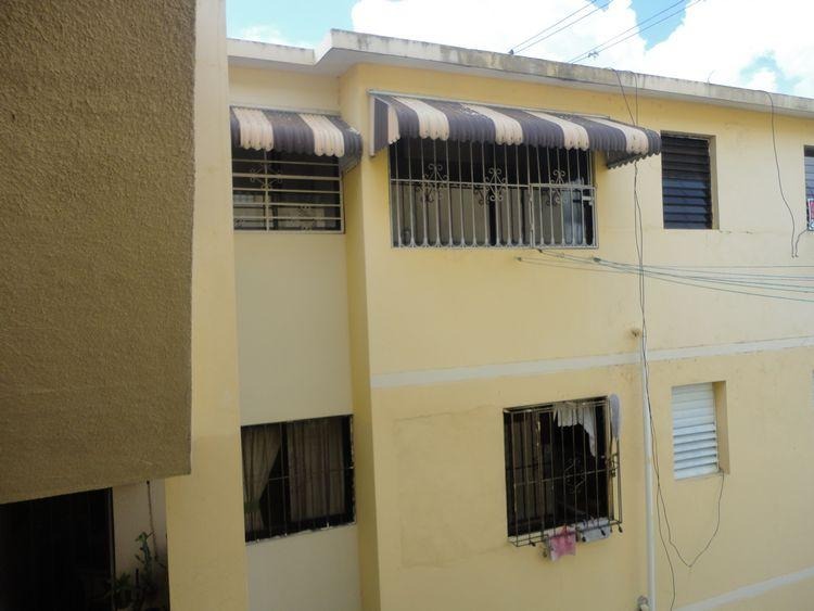 (VIDEO) Mujer invade apartamento en Santiago porque estaba vacío