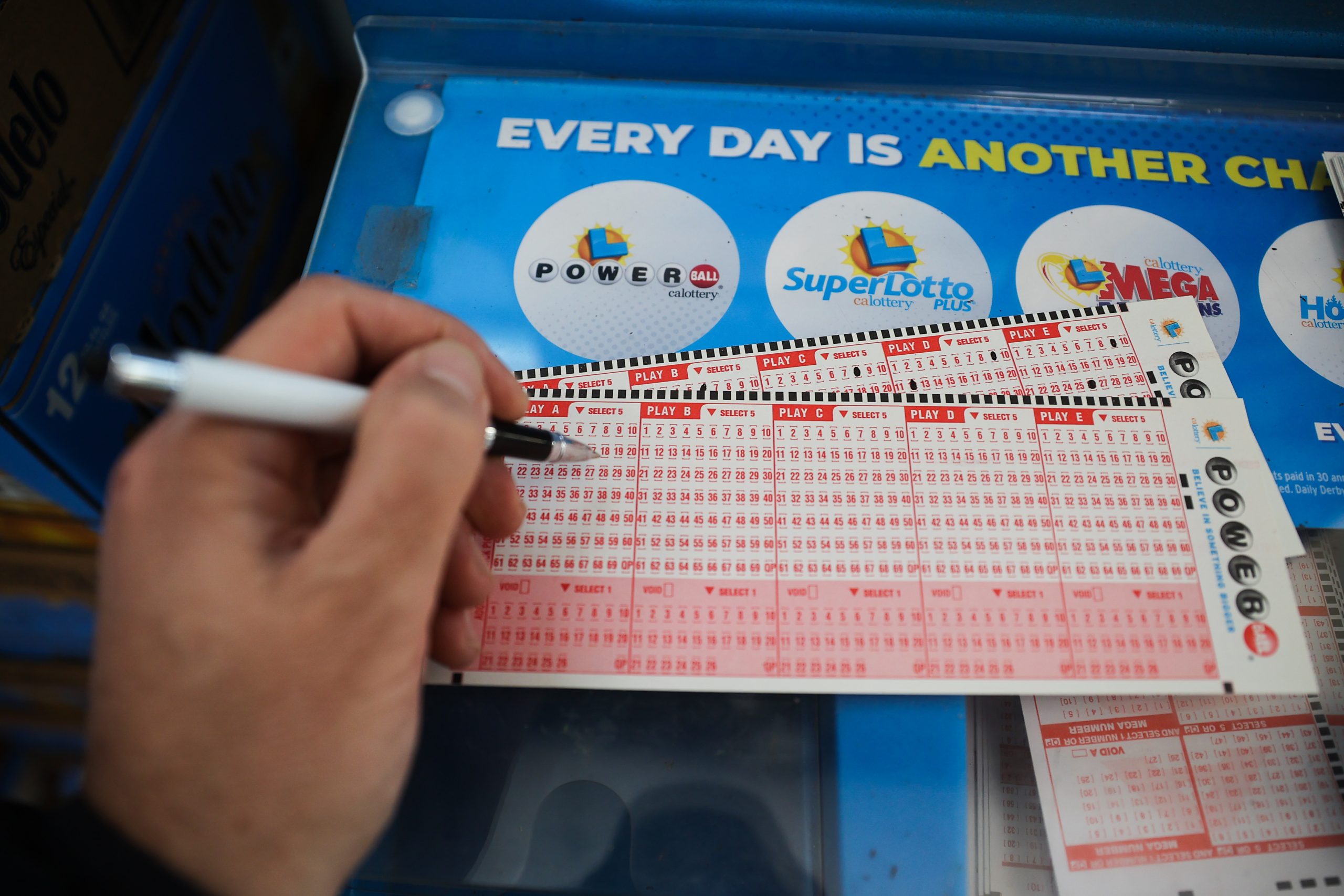 Un solo ganador en EEUU se lleva premio récord de 2.040 millones en lotería