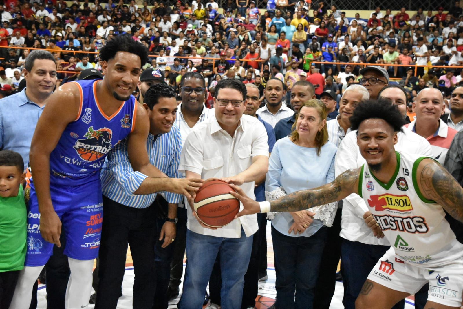 Piratas extienden su invicto a 4-0 en el Baloncesto Superior