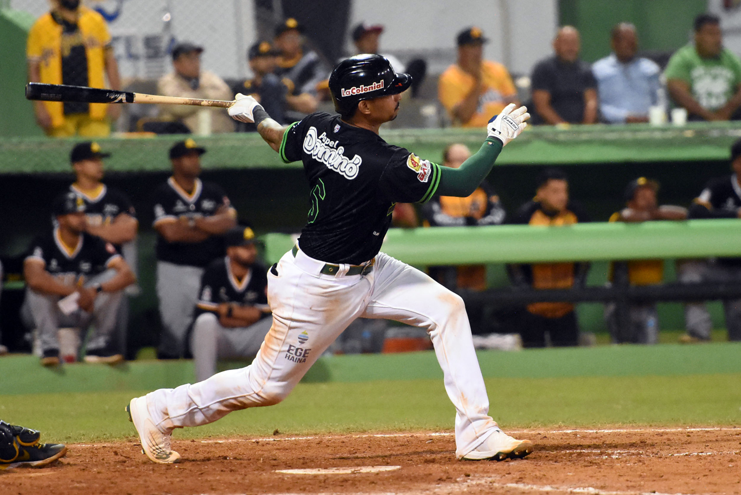 Christian Bethancourt de Águilas Cibaeñas de Republica Dominicana en su  turno al bat del cuarto inning, durante el partido de beisbol de la Serie  del Stock Photo - Alamy