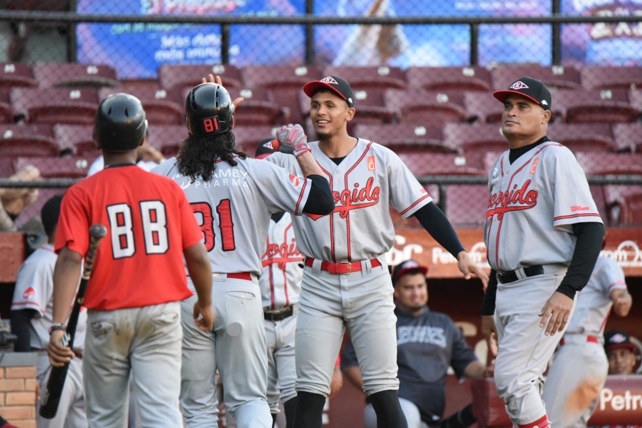 Leones cierran temporada con victoria frente a los Gigantes