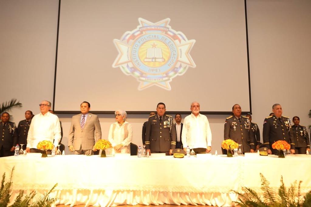 La Policía Nacional gradúa 344 oficiales superiores y subalternos
