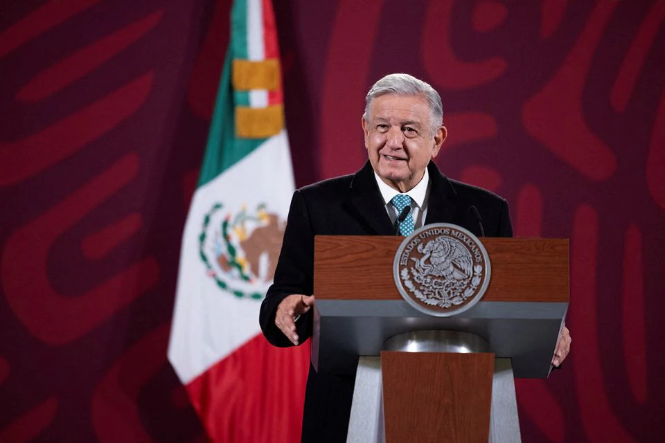 López Obrador confirma que familia de expresidente peruano llegó a México
