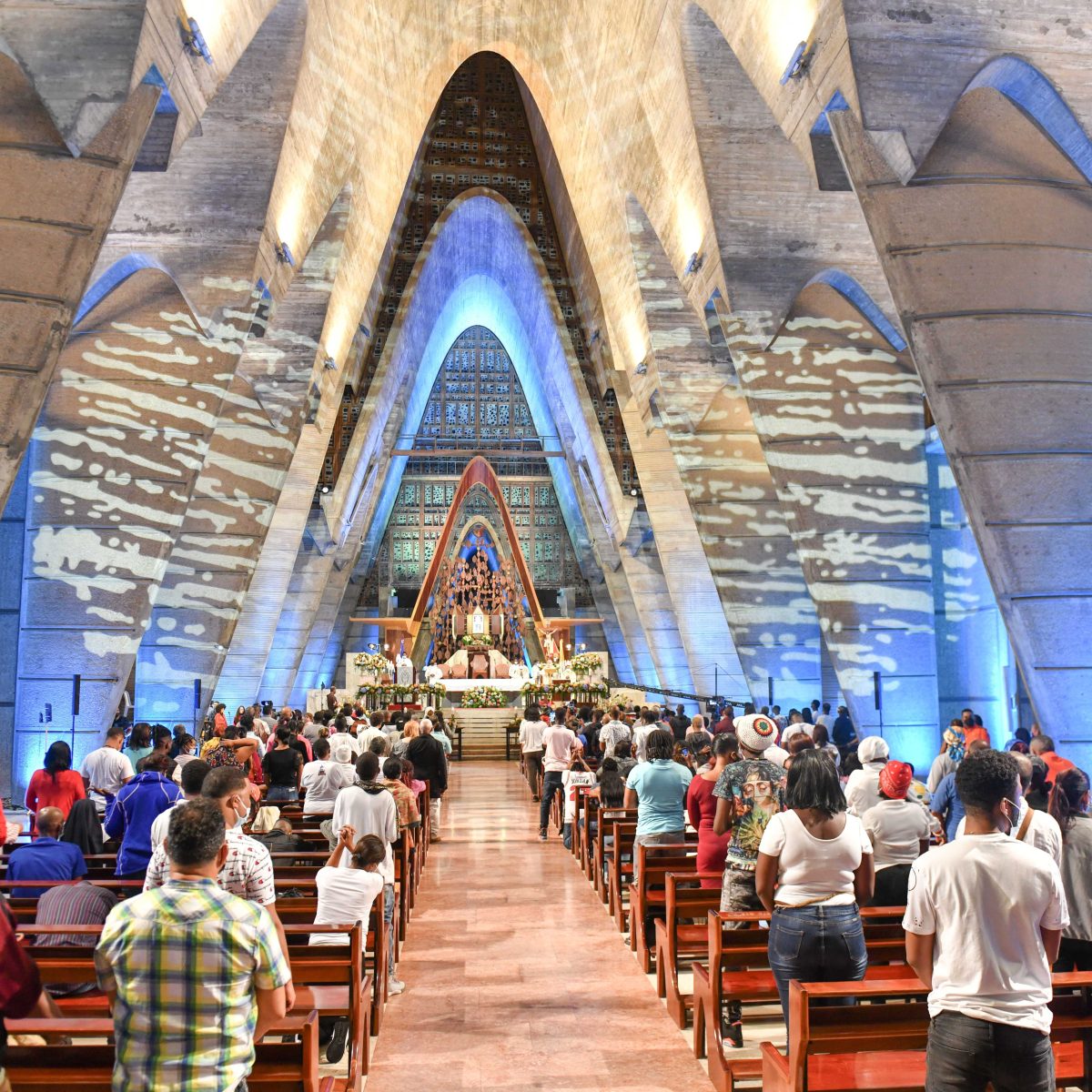 Obispado de Higüey y Banco Popular anuncian tercera vigilia en honor a la Virgen