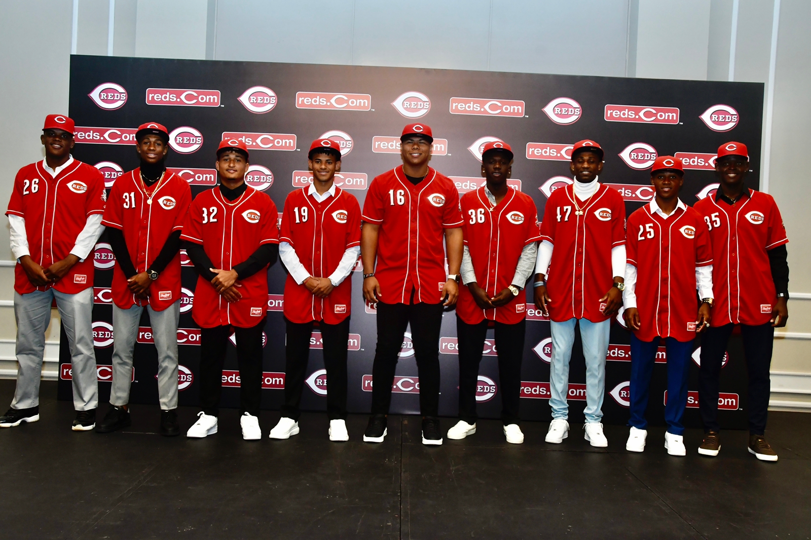 Rojos de Cincinnati suben al prospecto dominicano Arístides Aquino - Z 101  Digital