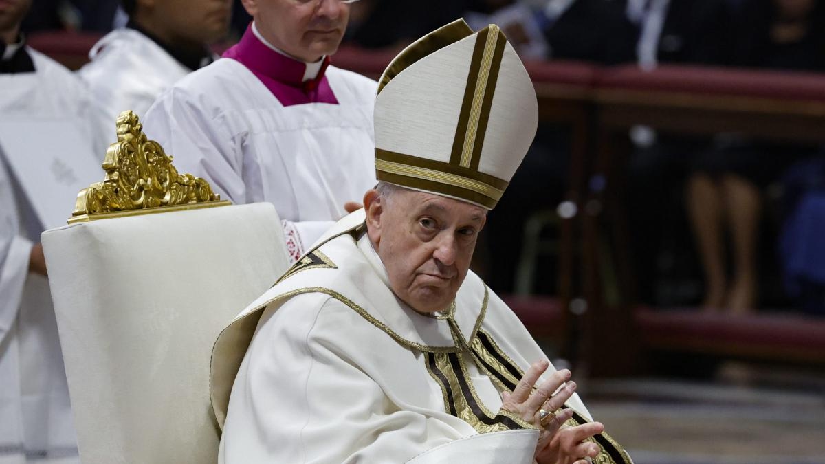 El papa afirma que las mujeres son “generosas” aunque hay alguna “neurótica”